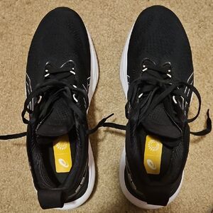 Asics Gel Nimbus 25's Black & White Men's 9 Shoes.